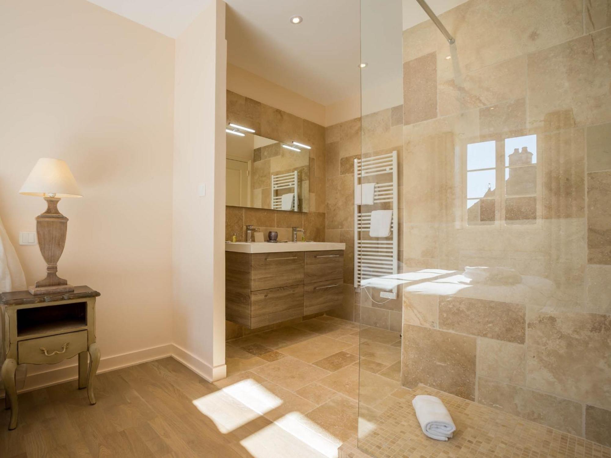 Le Cara - 4 Appartements Calmes Et Chics Au Coeur De Beaune بون الغرفة الصورة