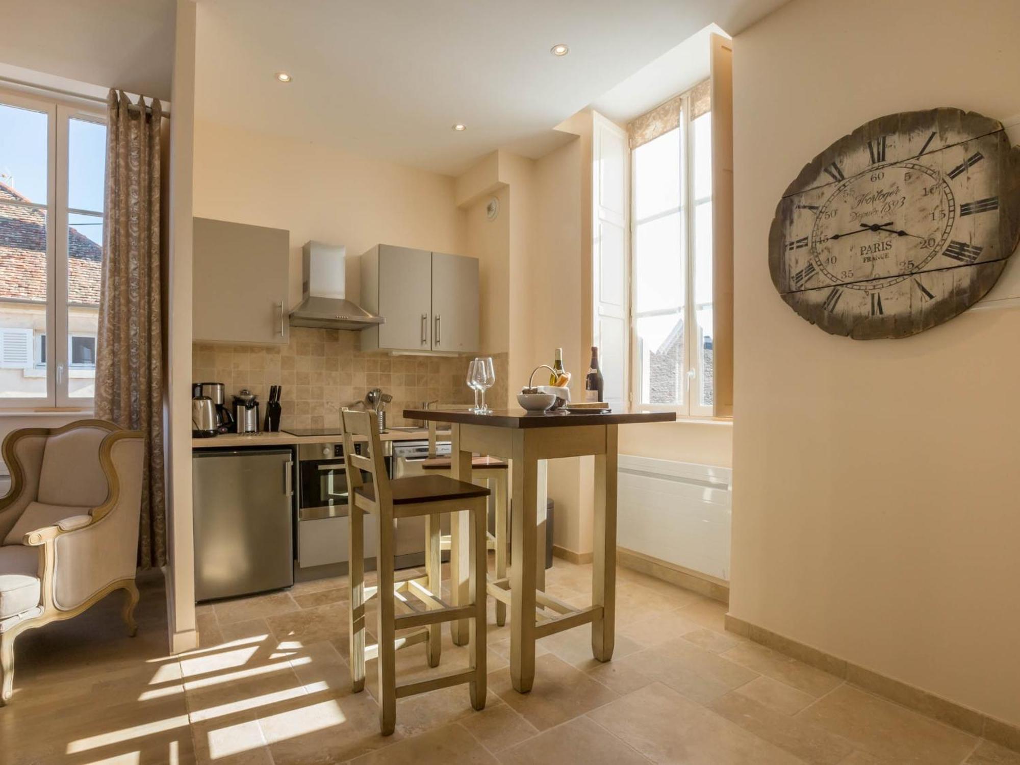 Le Cara - 4 Appartements Calmes Et Chics Au Coeur De Beaune بون الغرفة الصورة