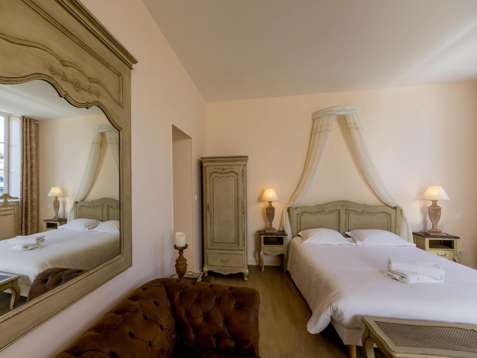 Le Cara - 4 Appartements Calmes Et Chics Au Coeur De Beaune بون الغرفة الصورة