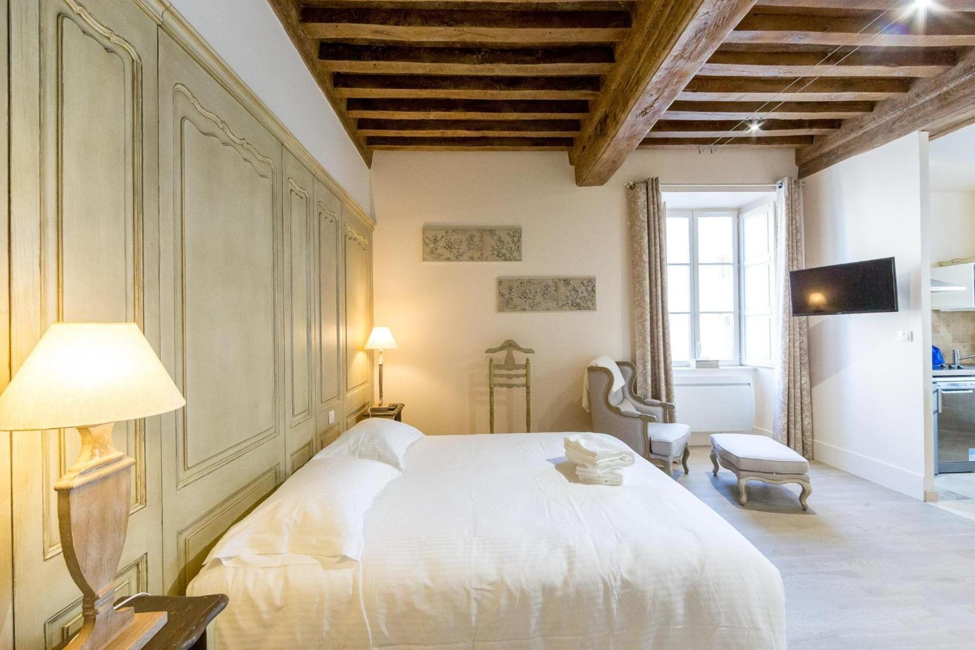 Le Cara - 4 Appartements Calmes Et Chics Au Coeur De Beaune بون الغرفة الصورة