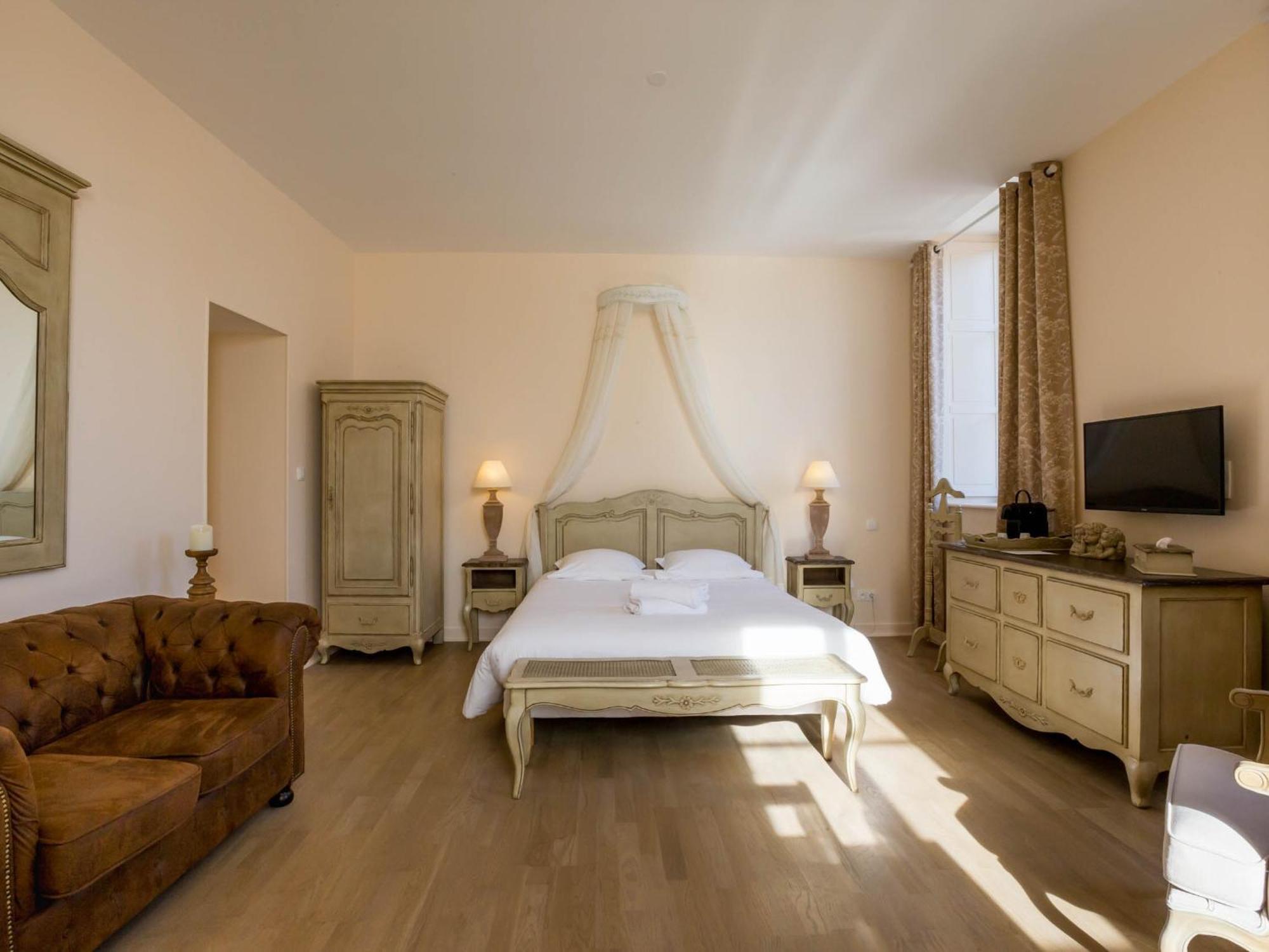 Le Cara - 4 Appartements Calmes Et Chics Au Coeur De Beaune بون الغرفة الصورة