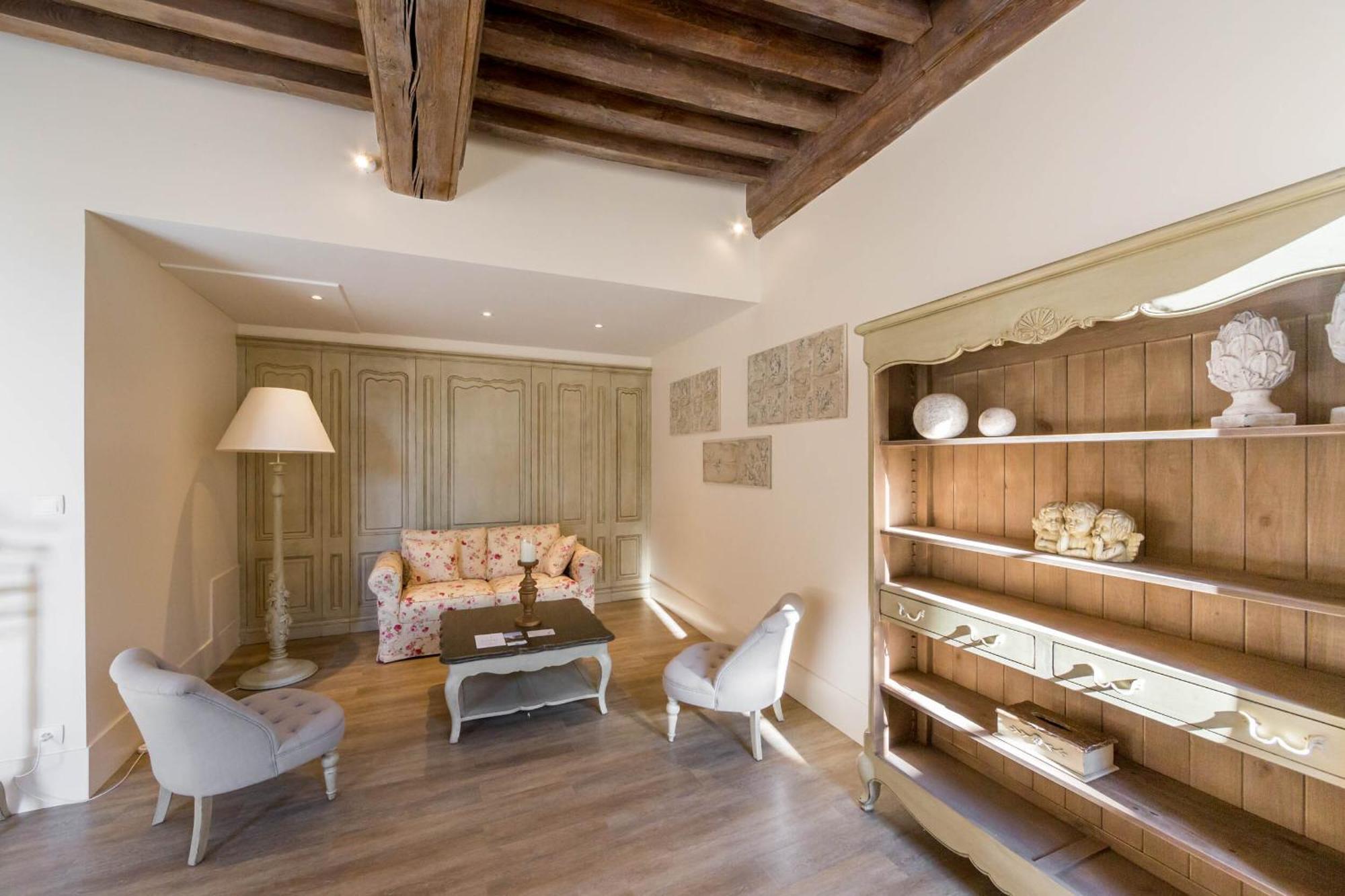 Le Cara - 4 Appartements Calmes Et Chics Au Coeur De Beaune بون الغرفة الصورة