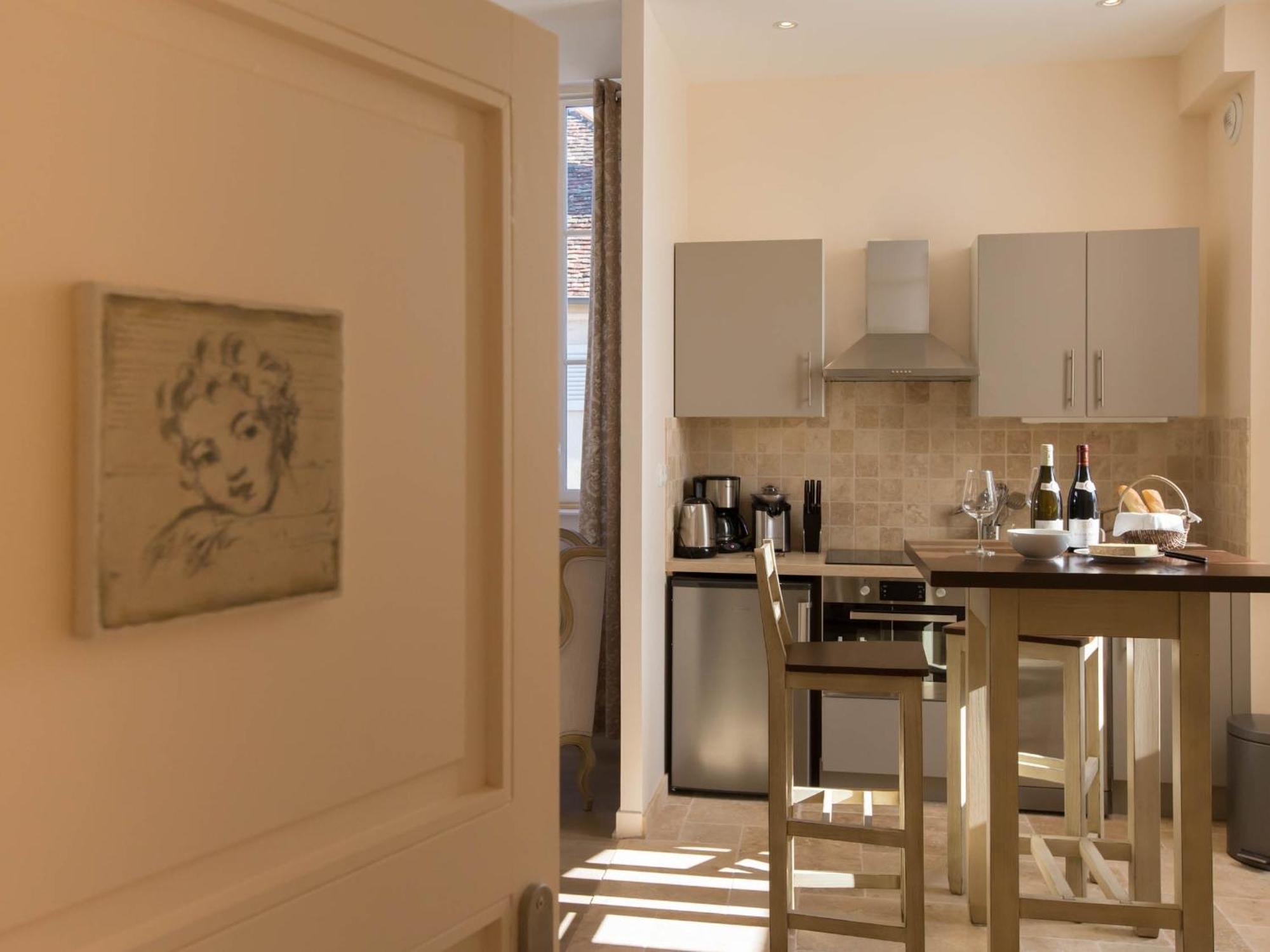 Le Cara - 4 Appartements Calmes Et Chics Au Coeur De Beaune بون الغرفة الصورة