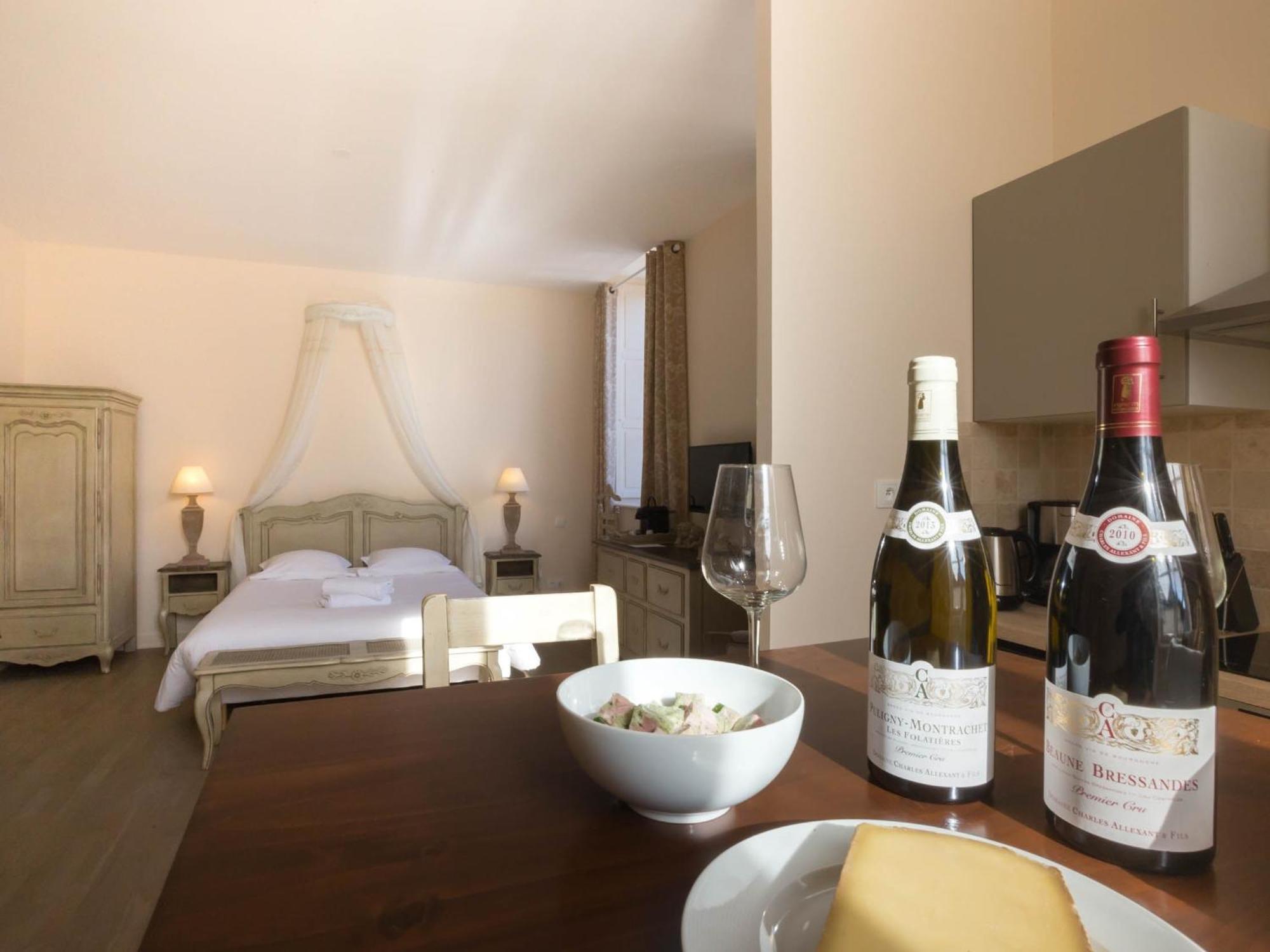 Le Cara - 4 Appartements Calmes Et Chics Au Coeur De Beaune بون الغرفة الصورة