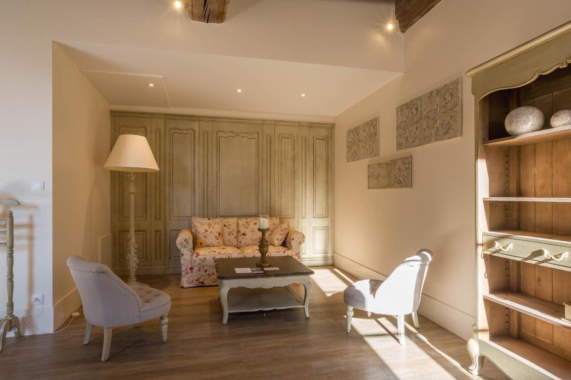 Le Cara - 4 Appartements Calmes Et Chics Au Coeur De Beaune بون الغرفة الصورة