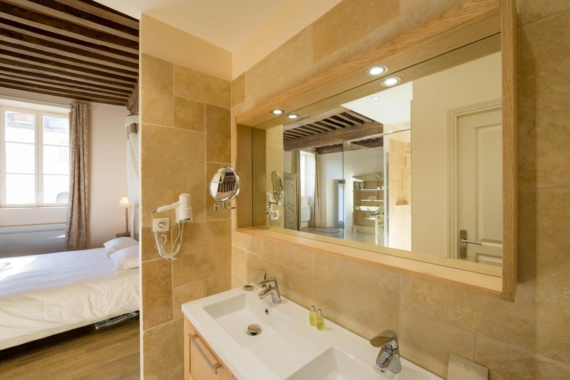 Le Cara - 4 Appartements Calmes Et Chics Au Coeur De Beaune بون الغرفة الصورة