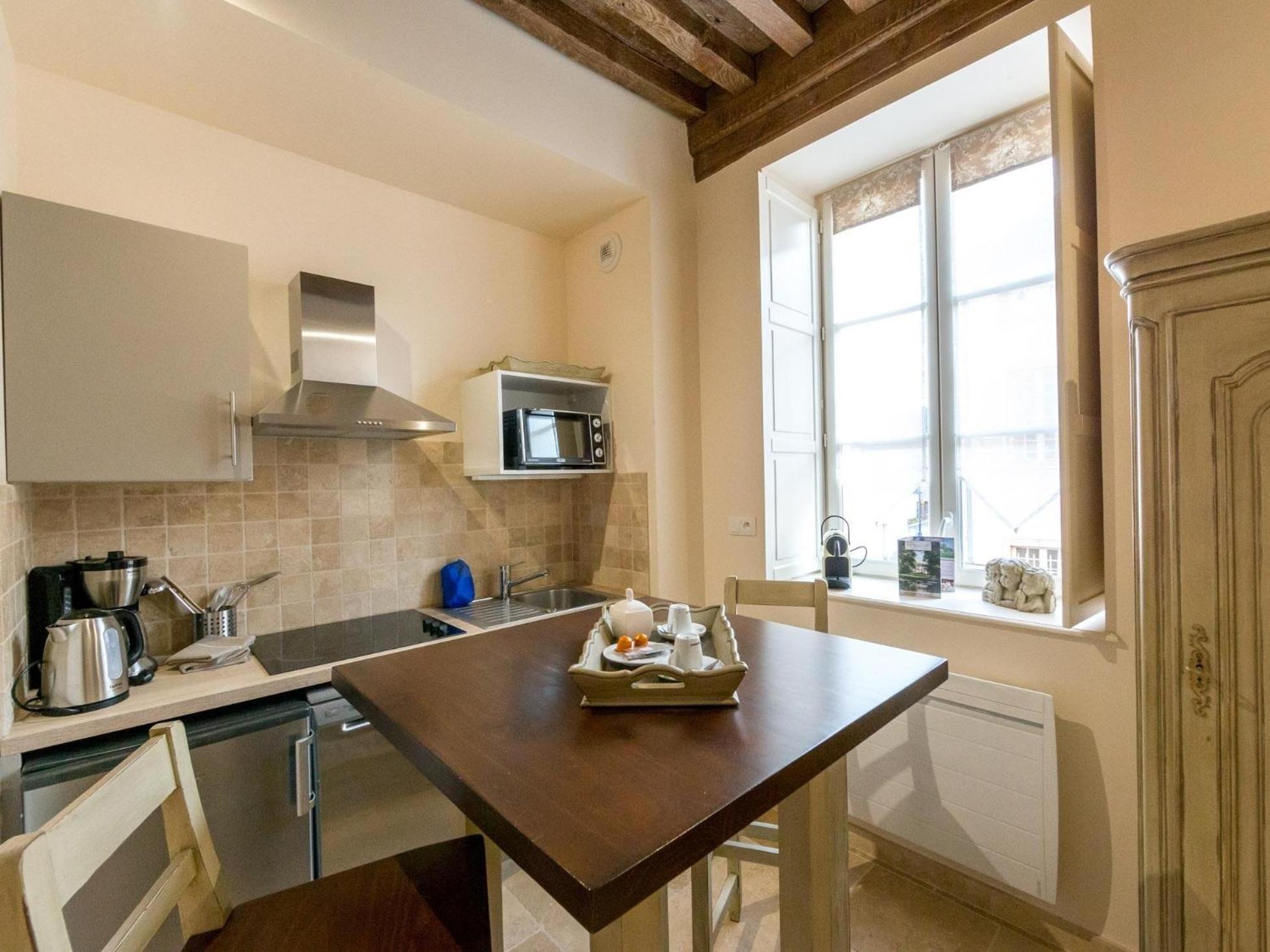 Le Cara - 4 Appartements Calmes Et Chics Au Coeur De Beaune بون الغرفة الصورة